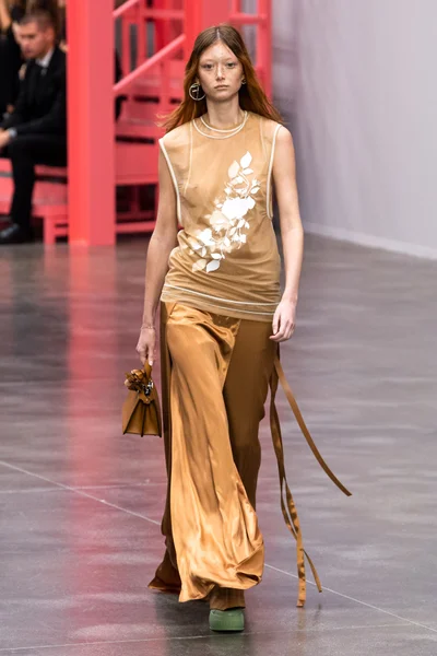 Look 19
